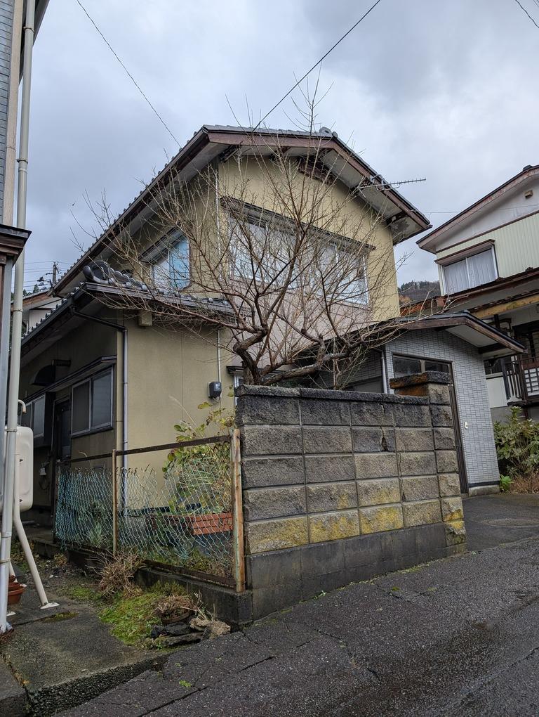 Yunosato, Yuonumi, Tsuruoka City, Yamagata Prefecture 1 mi to Atsumi Hot Springs Station