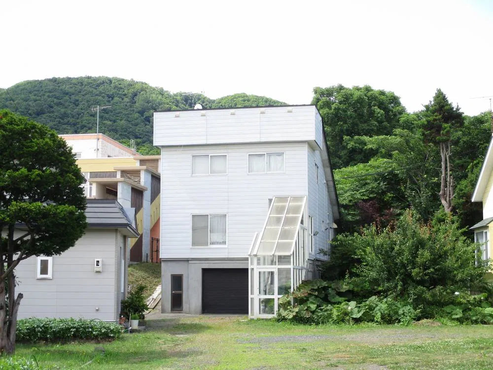 Zenibako 2, Otaru City, Hokkaido 0.2 mi to Money box Station