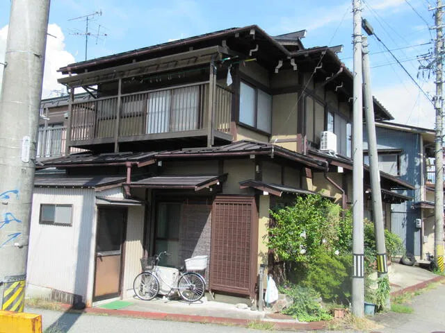 Hanaokacho 3-chome, Takayama City, Gifu Prefecture 0.8 mi to Takayama Station