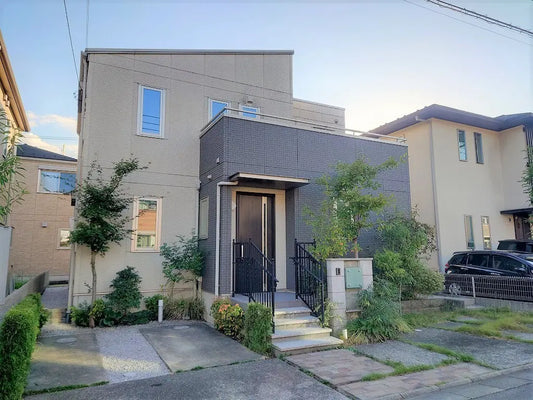 Elegant 2SLDK Home with Beautiful Natural Light – Perfect for Families!