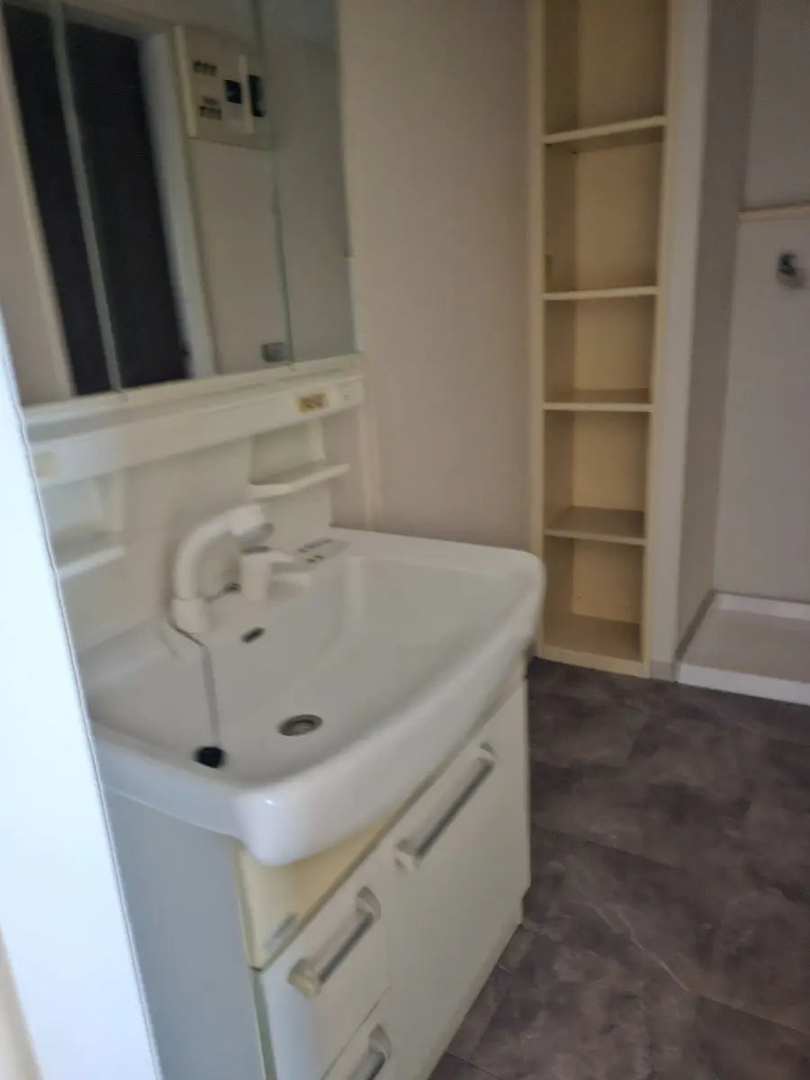 Building No. 1, Block 105, Tsubakimine New Town, Nishi-Tokorozawa