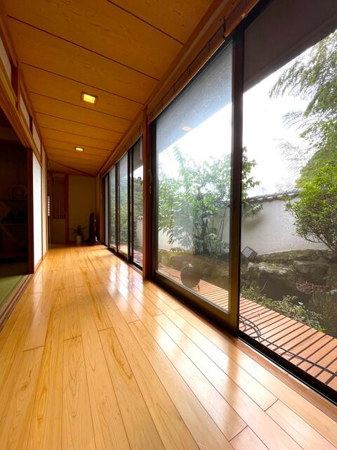Traditional Japanese Home with Expansive Garden in Fukuoka