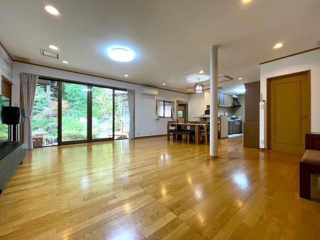 Traditional Japanese Home with Expansive Garden in Fukuoka