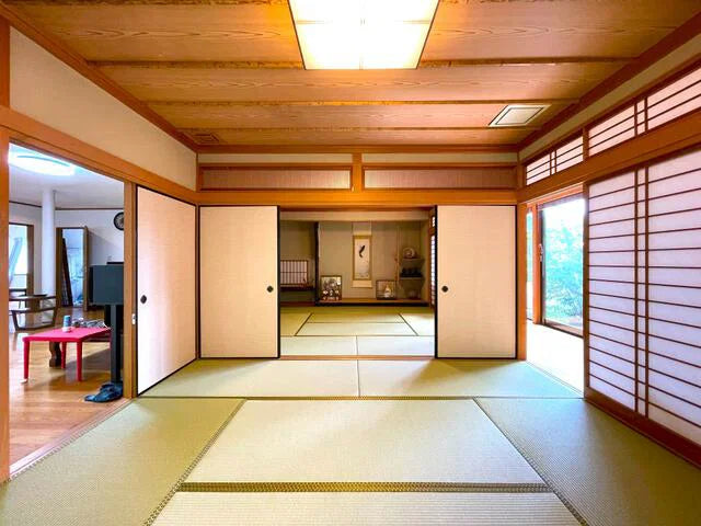 Traditional Japanese Home with Expansive Garden in Fukuoka
