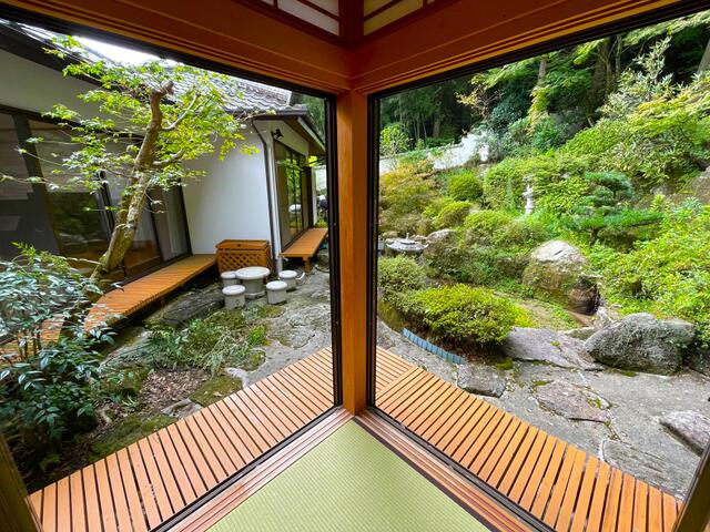 Traditional Japanese Home with Expansive Garden in Fukuoka