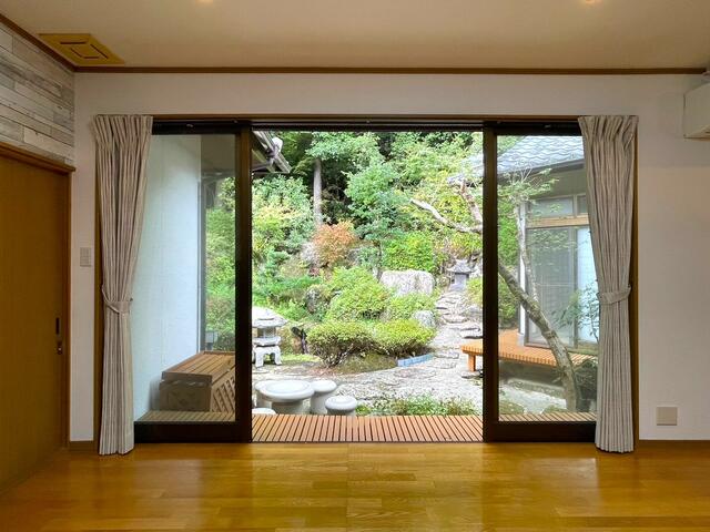Traditional Japanese Home with Expansive Garden in Fukuoka
