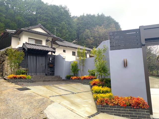 Traditional Japanese Home with Expansive Garden in Fukuoka