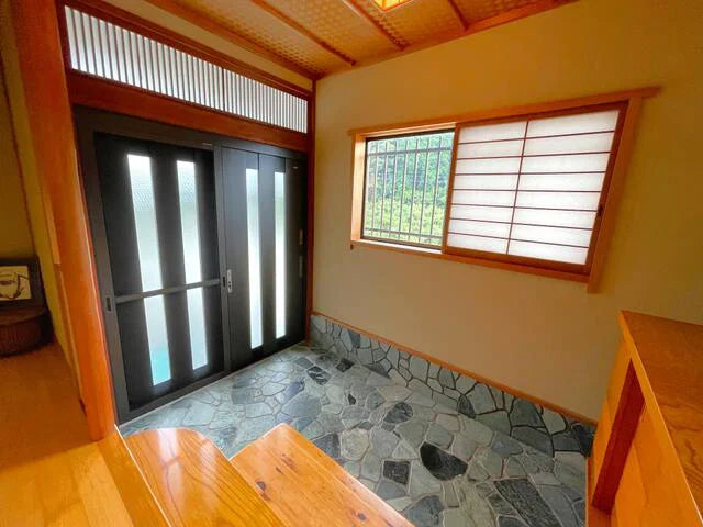 Traditional Japanese Home with Expansive Garden in Fukuoka