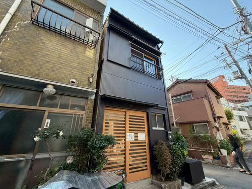 Traditional Tokyo Townhouse with Minpaku Potential near Tokyo Skytree