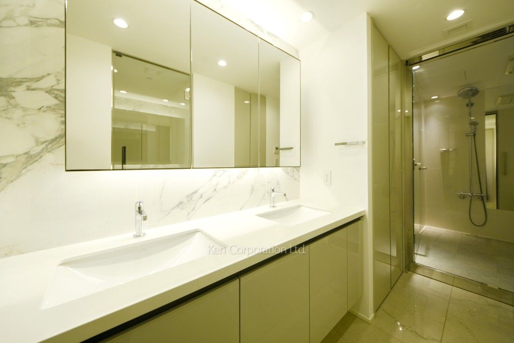 Park Court Aoyama The Tower Minami-aoyama 2-chome, Minato-ku, Tokyo