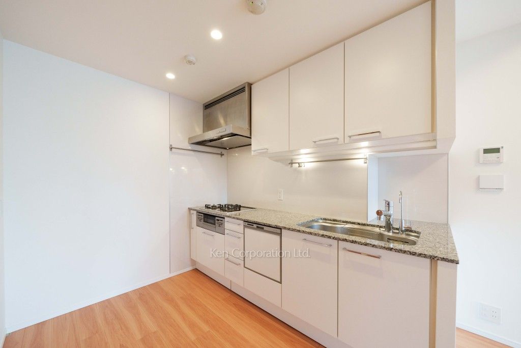 Park Court Akasaka Hinoki-cho The Tower Akasaka 9-chome, Minato-ku, Tokyo