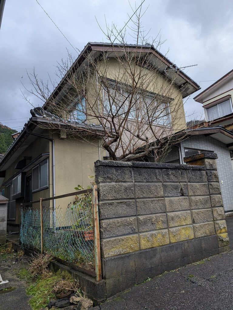 Yunosato, Yuonumi, Tsuruoka City, Yamagata Prefecture 1 mi to Atsumi Hot Springs Station