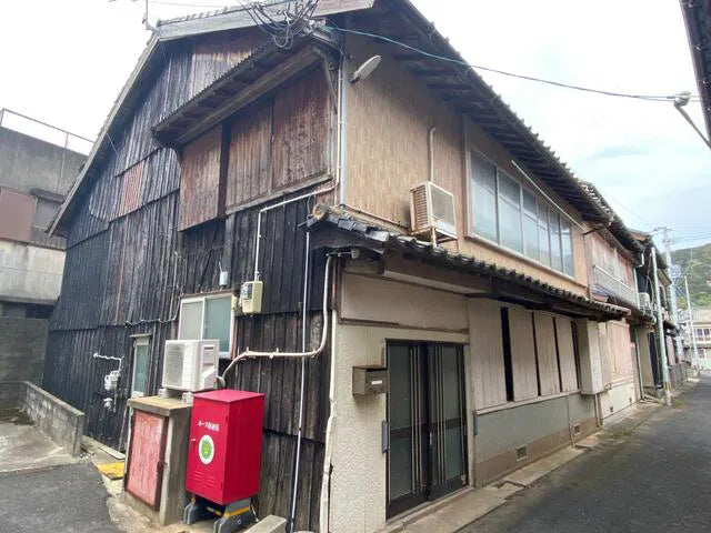 Tateura, Ikitsuki-cho, Hirado City, Nagasaki Prefecture 8.7 mi to Tabira Hirado Exit Station