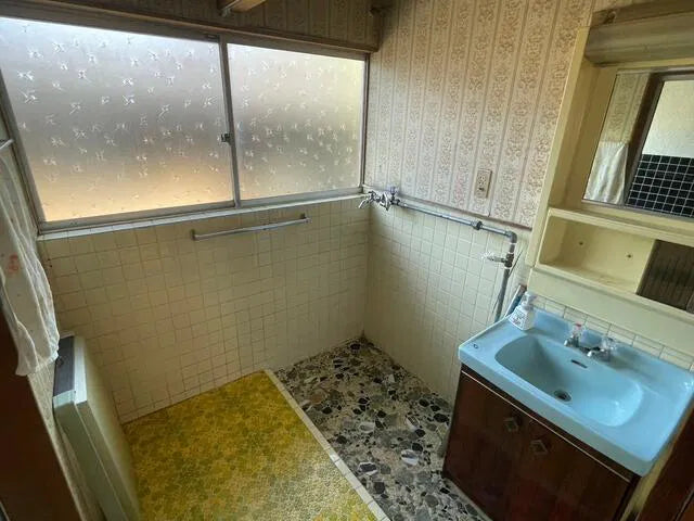 Gifu Prefecture, Gero City, Kosaka Town, Sakashita 0.5 mi to Hida Osaka Station