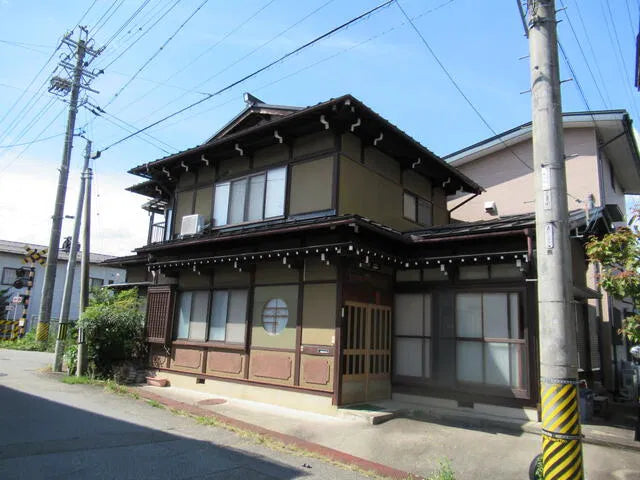 Hanaokacho 3-chome, Takayama City, Gifu Prefecture 0.8 mi to Takayama Station