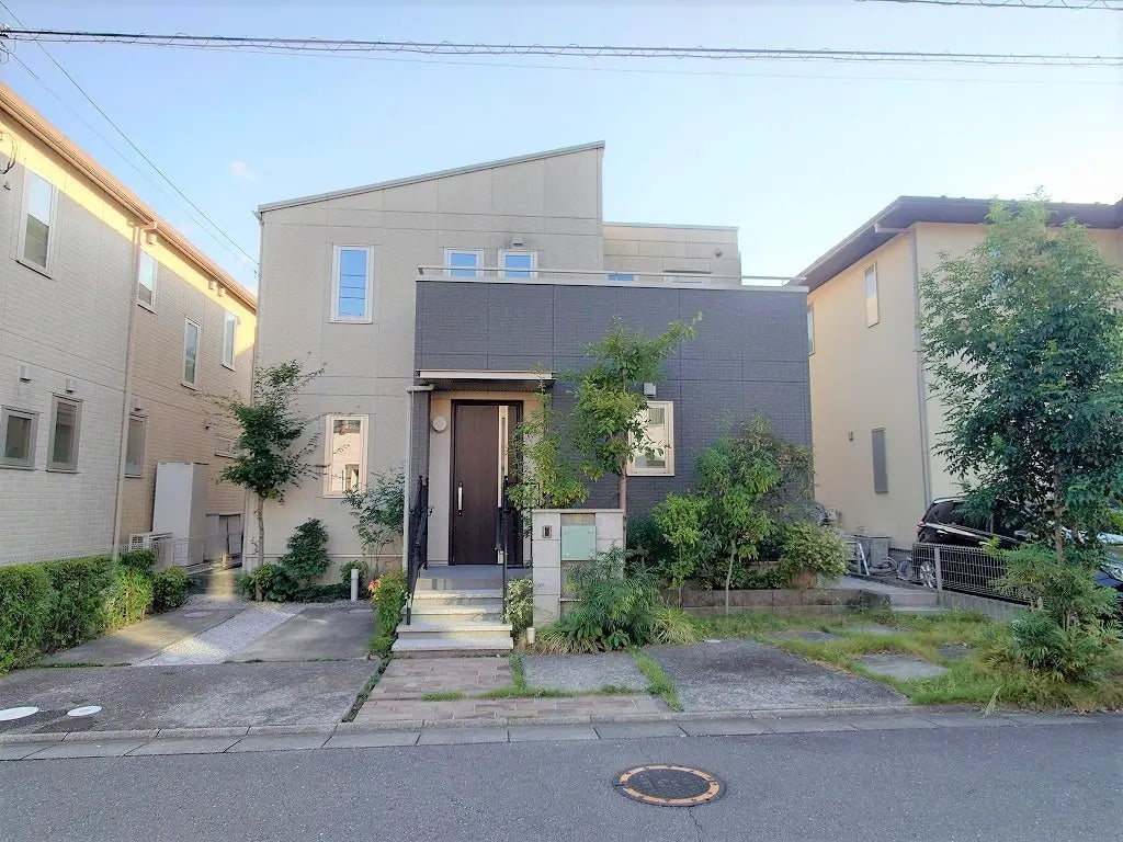 Elegant 2SLDK Home with Beautiful Natural Light – Perfect for Families!