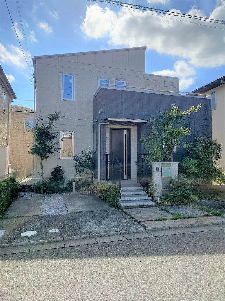 Elegant 2SLDK Home with Beautiful Natural Light – Perfect for Families!