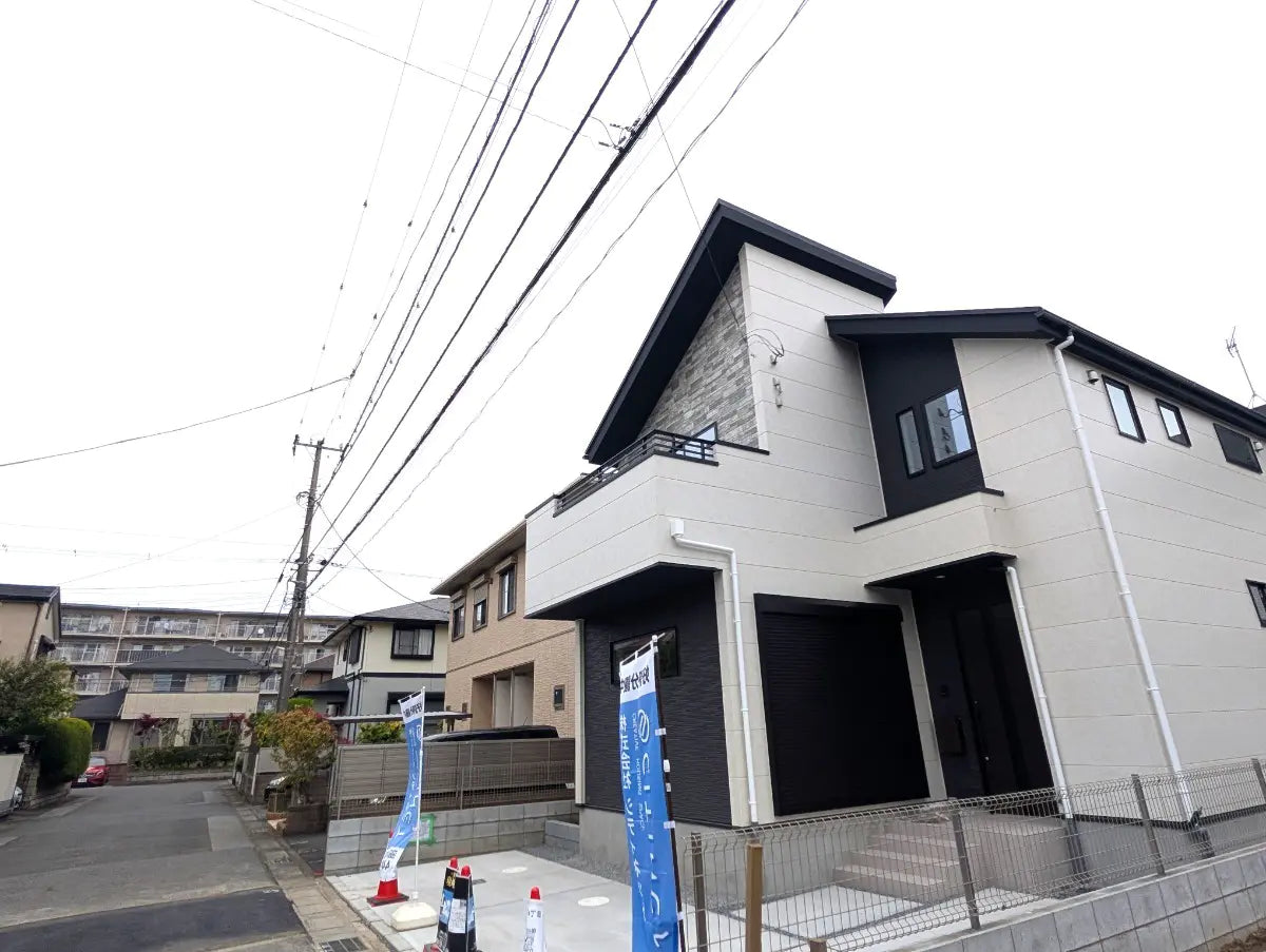 Tranquil Living One Stop from the Action – Beach & Tokyo Within Reach