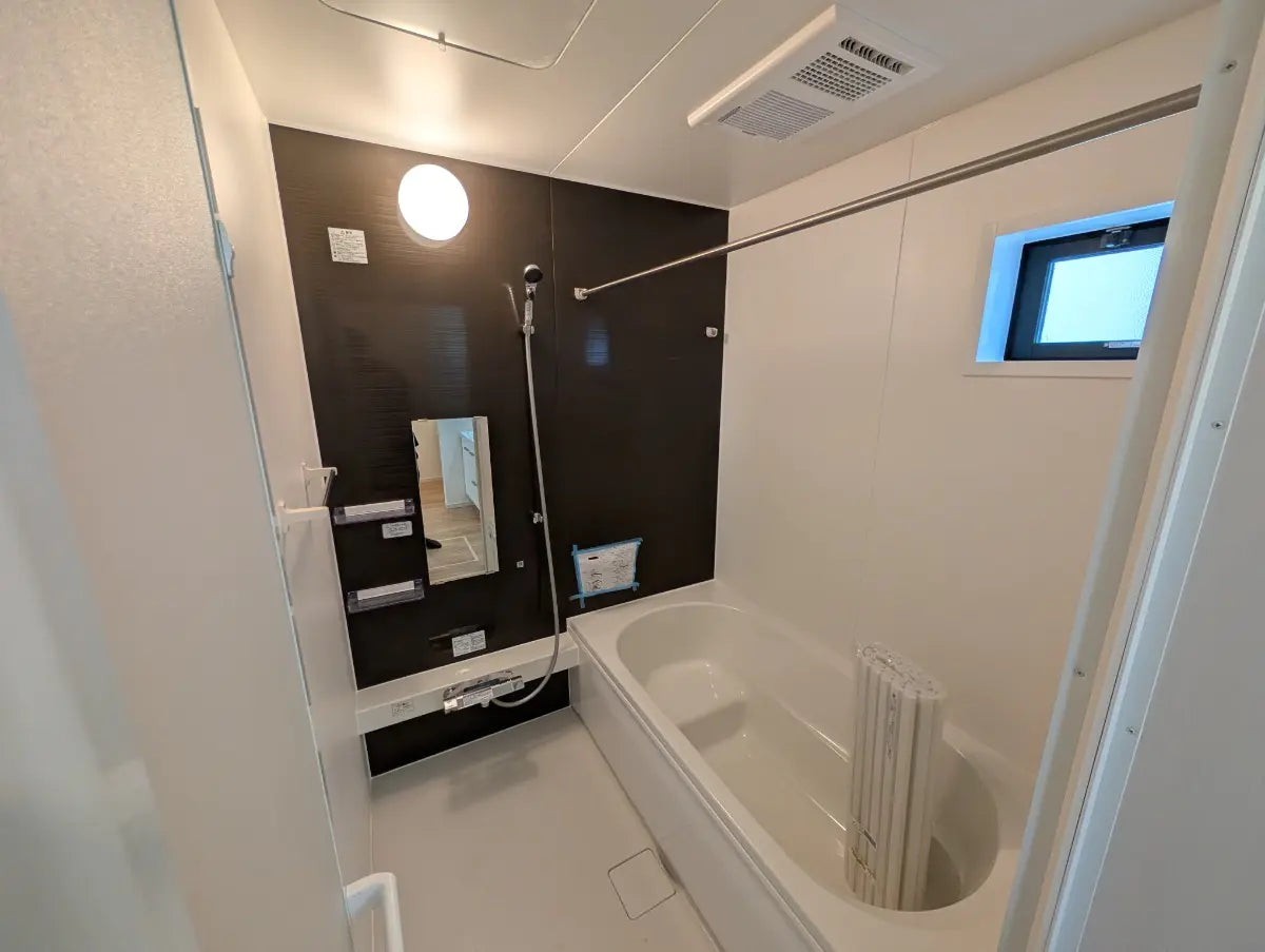 Tranquil Living One Stop from the Action – Beach & Tokyo Within Reach