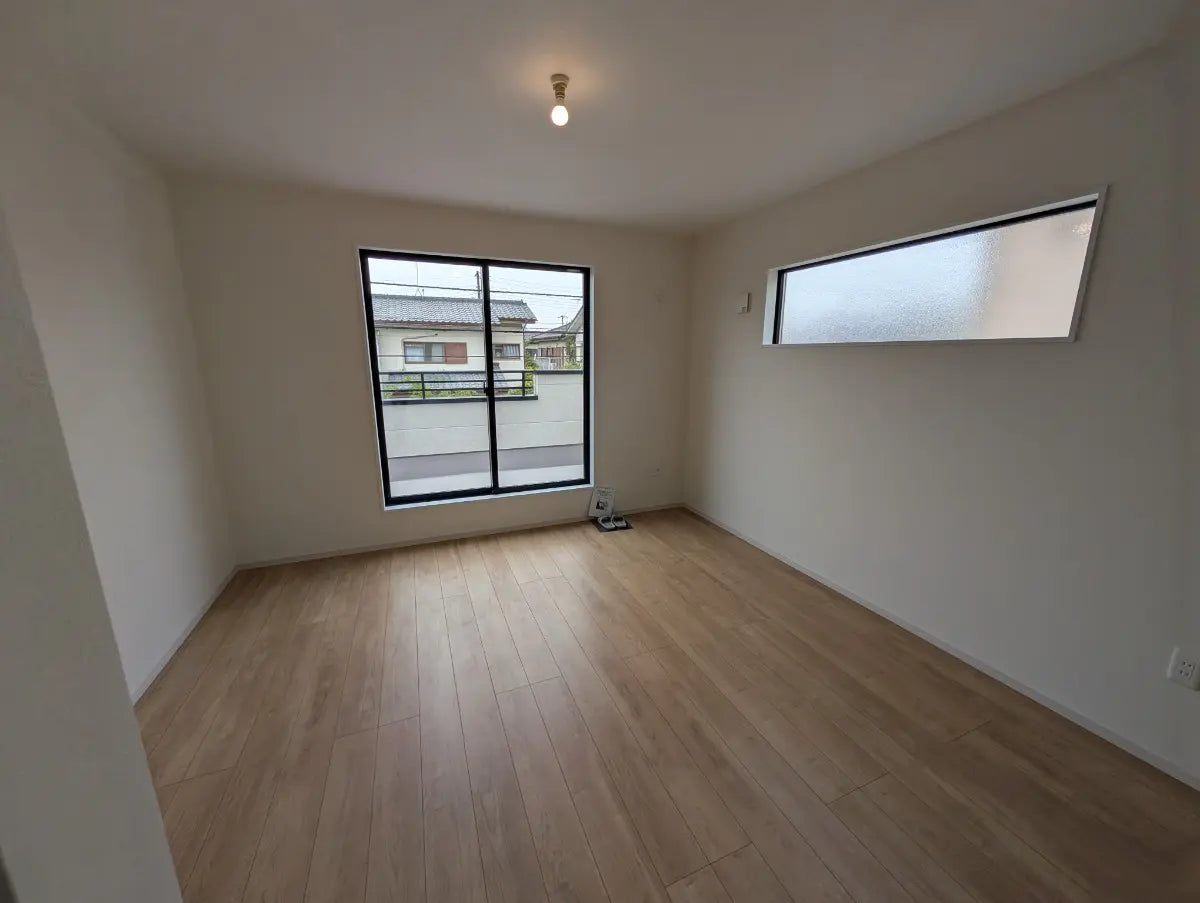 Tranquil Living One Stop from the Action – Beach & Tokyo Within Reach