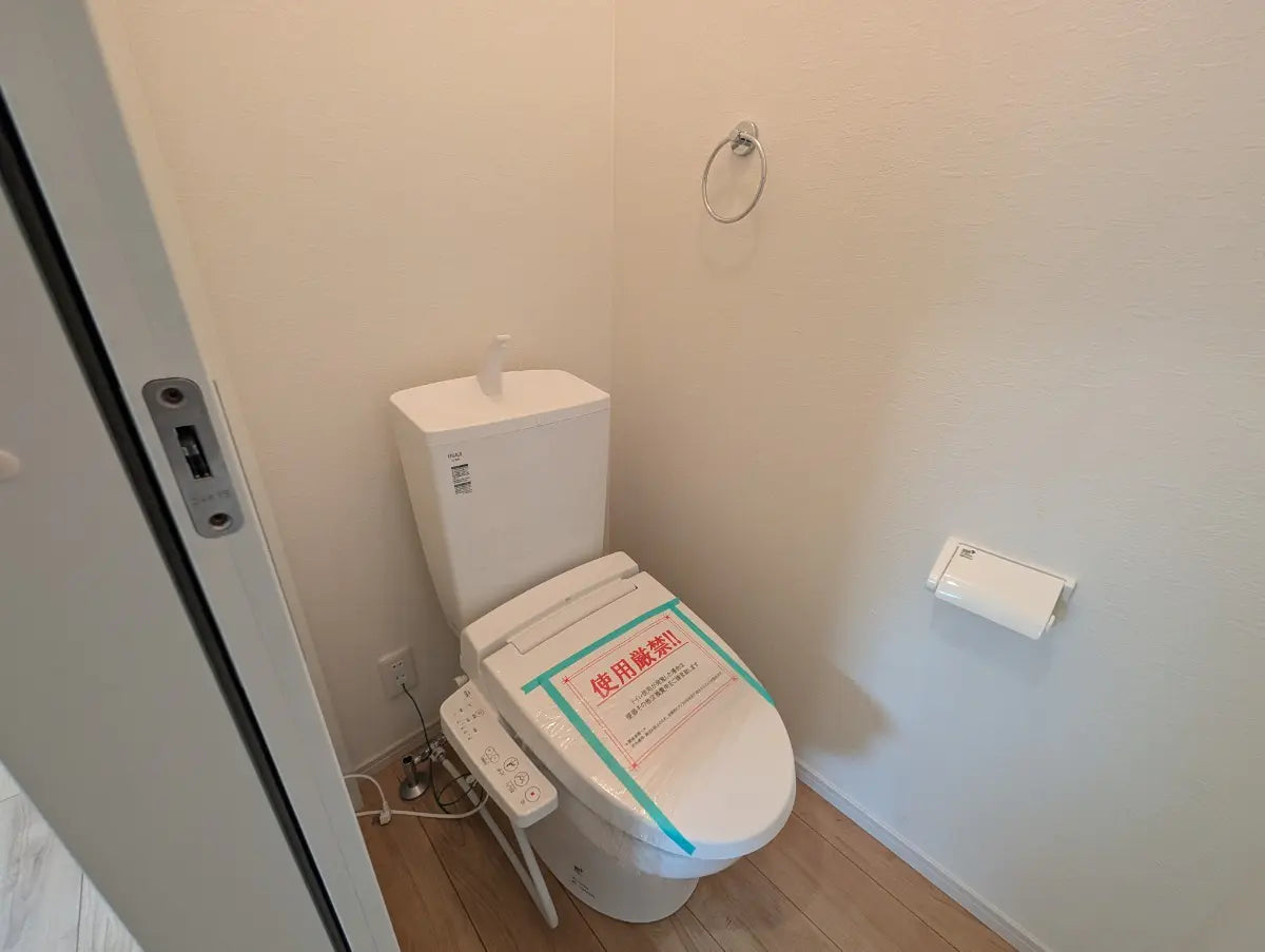 Tranquil Living One Stop from the Action – Beach & Tokyo Within Reach