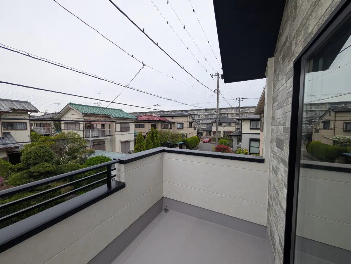 Tranquil Living One Stop from the Action – Beach & Tokyo Within Reach