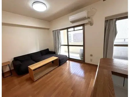 ROYAL MEADOW HIGASHI SHINSAIBASHI