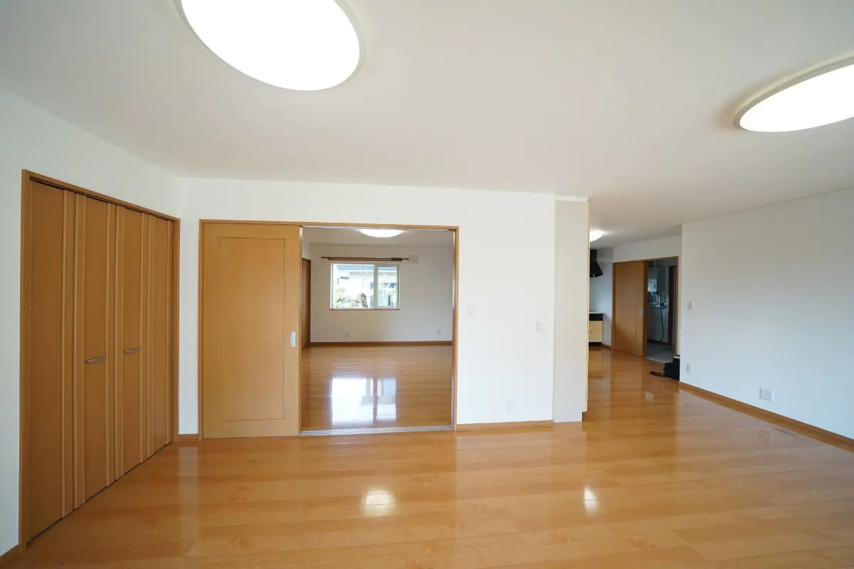 A Detached House Renovated in September 2024, Featuring a Spacious and Attractive Living Room