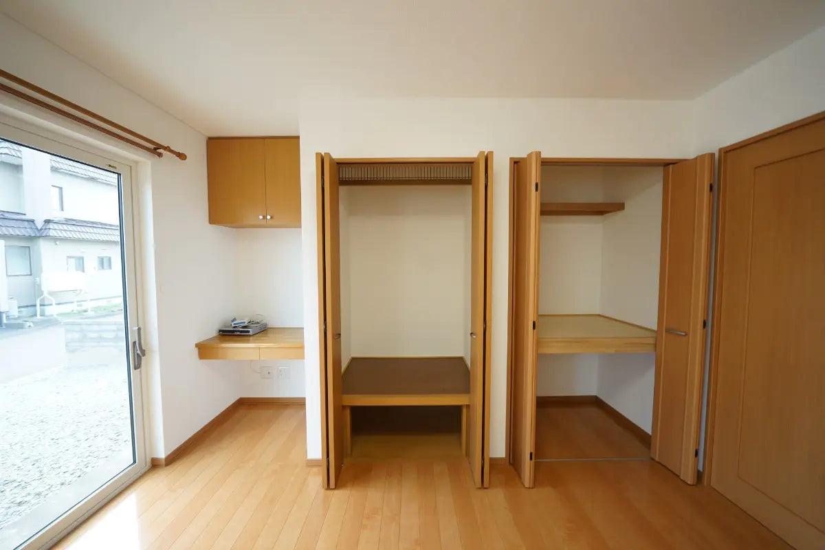 A Detached House Renovated in September 2024, Featuring a Spacious and Attractive Living Room