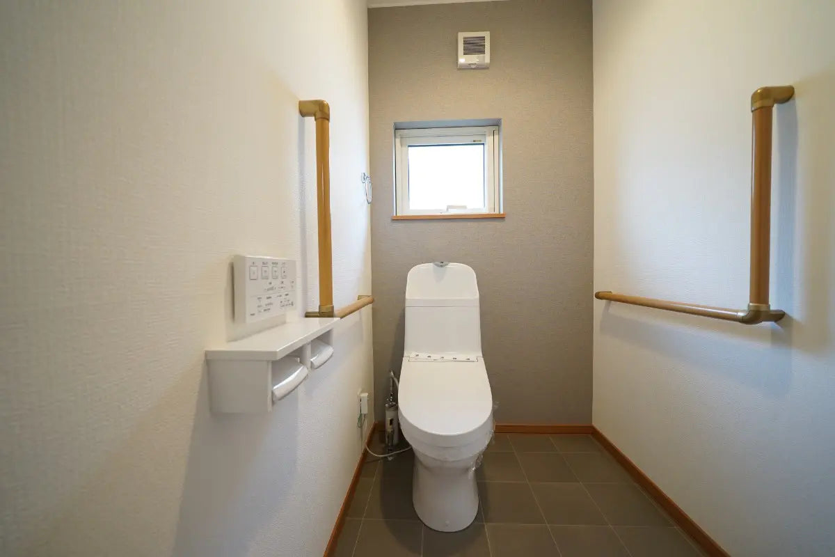 A Detached House Renovated in September 2024, Featuring a Spacious and Attractive Living Room