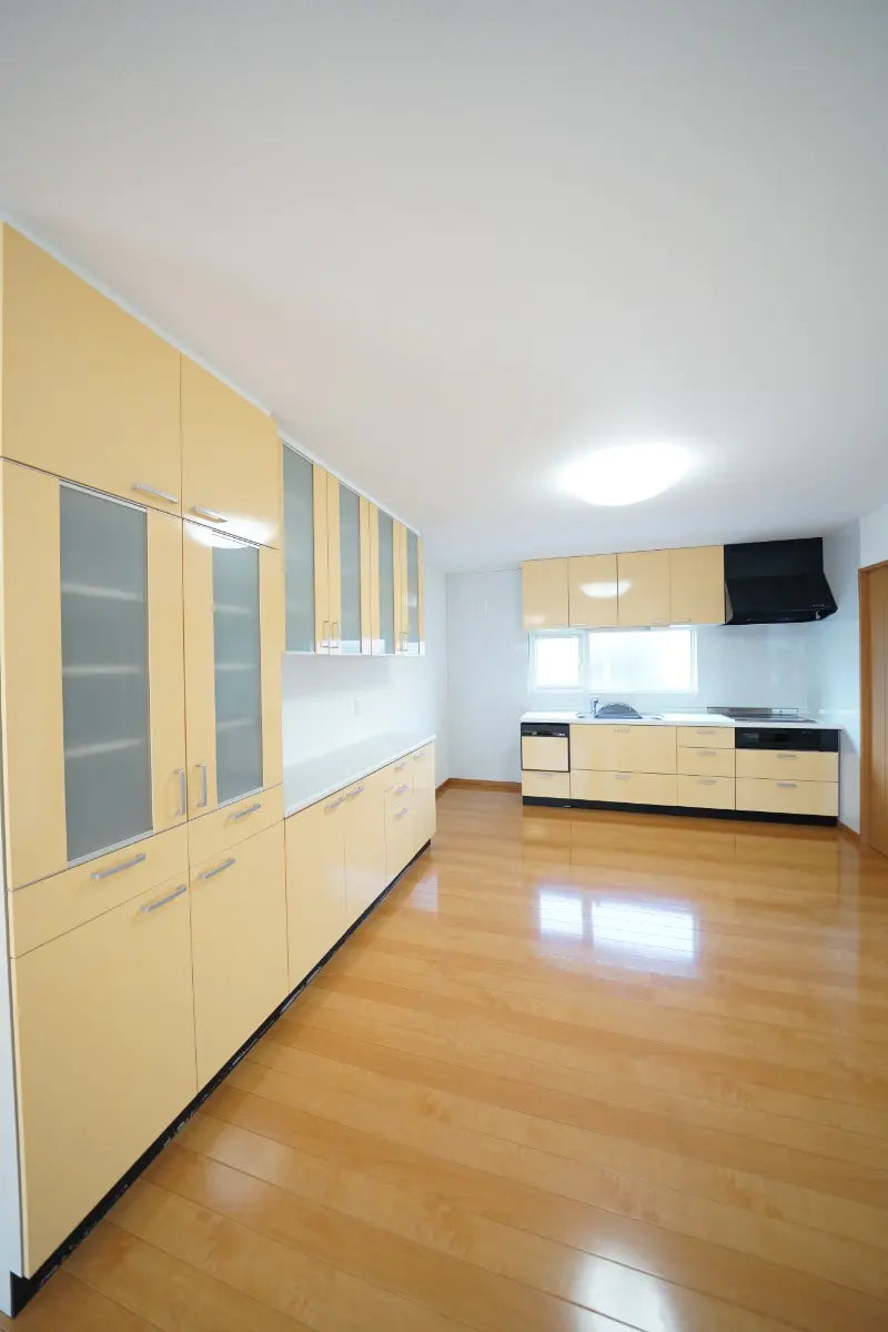 A Detached House Renovated in September 2024, Featuring a Spacious and Attractive Living Room