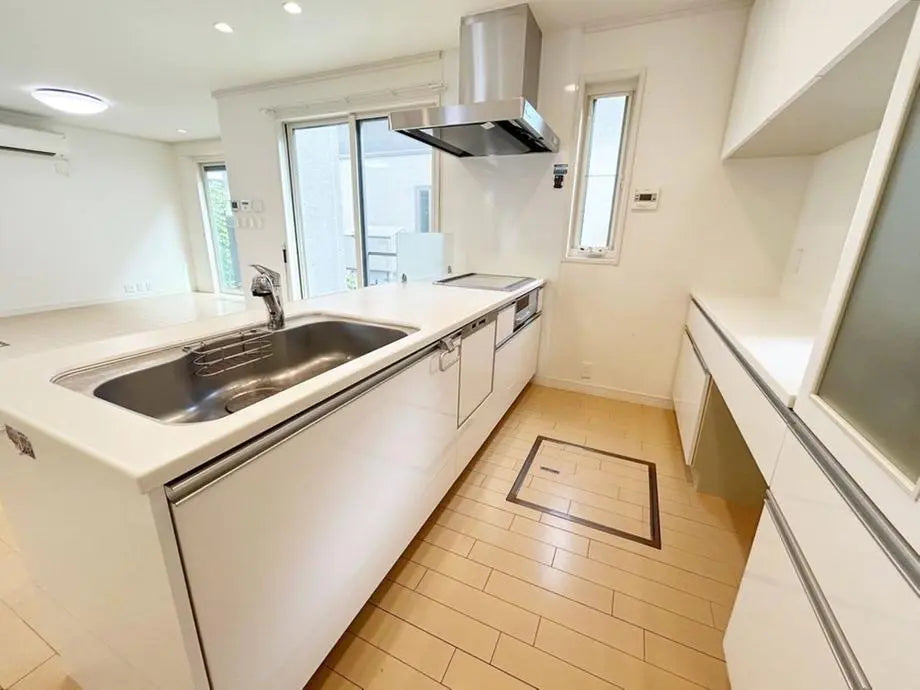 4LDK Bright Home Where Family Dreams Flouris, Tokyo