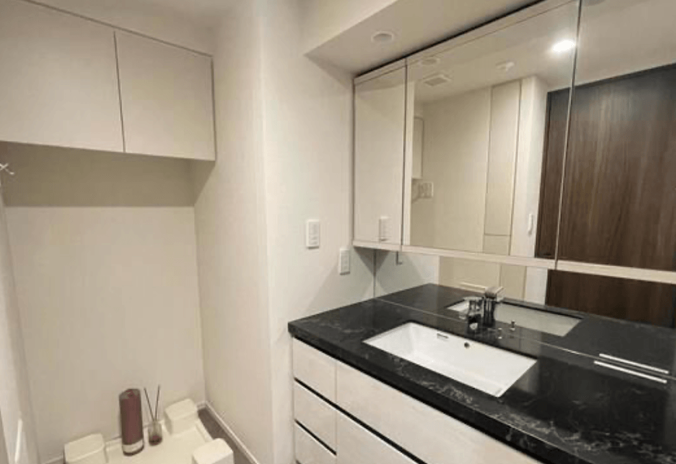 Crevia SHIBUYA TOMIGAYA - PDJ Indonesia