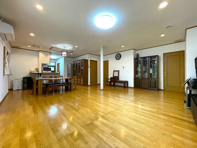 Traditional Japanese Home with Expansive Garden in Fukuoka