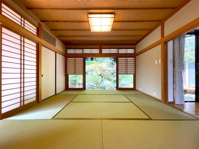 Traditional Japanese Home with Expansive Garden in Fukuoka