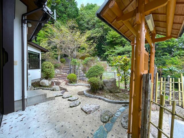 Traditional Japanese Home with Expansive Garden in Fukuoka