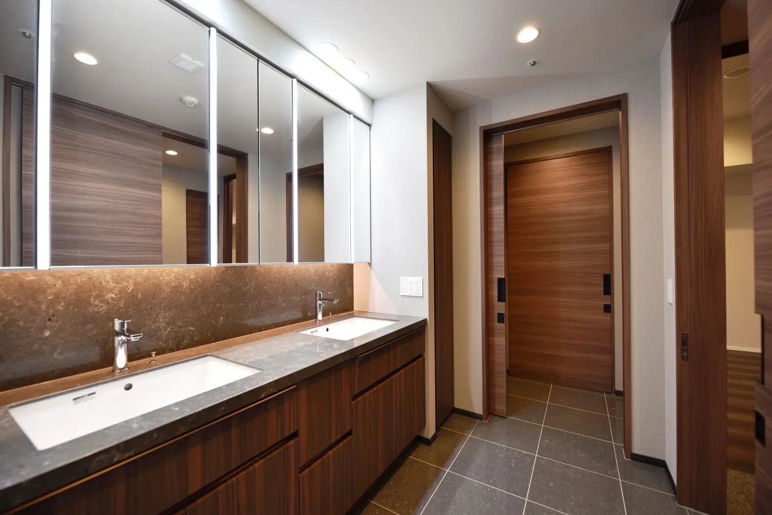 Lions Tower Sapporo Penthouse - PDJ Indonesia